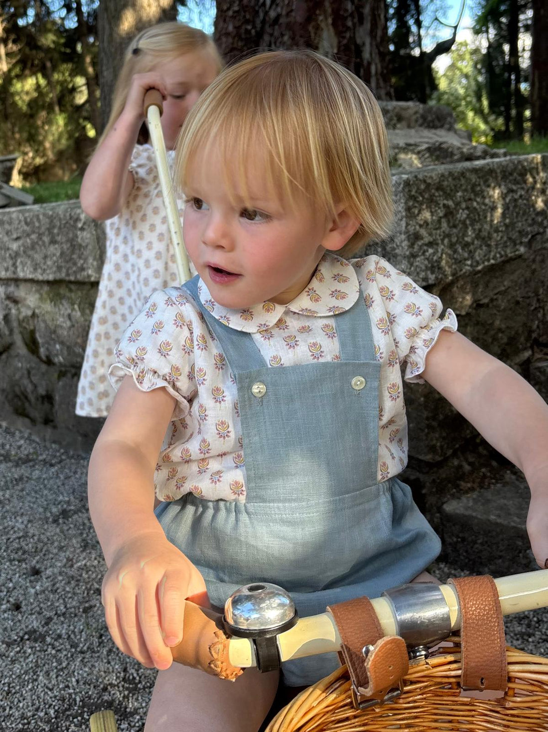 BLUSITA CUELLO BEBE M/C PIÑAS ROSAS