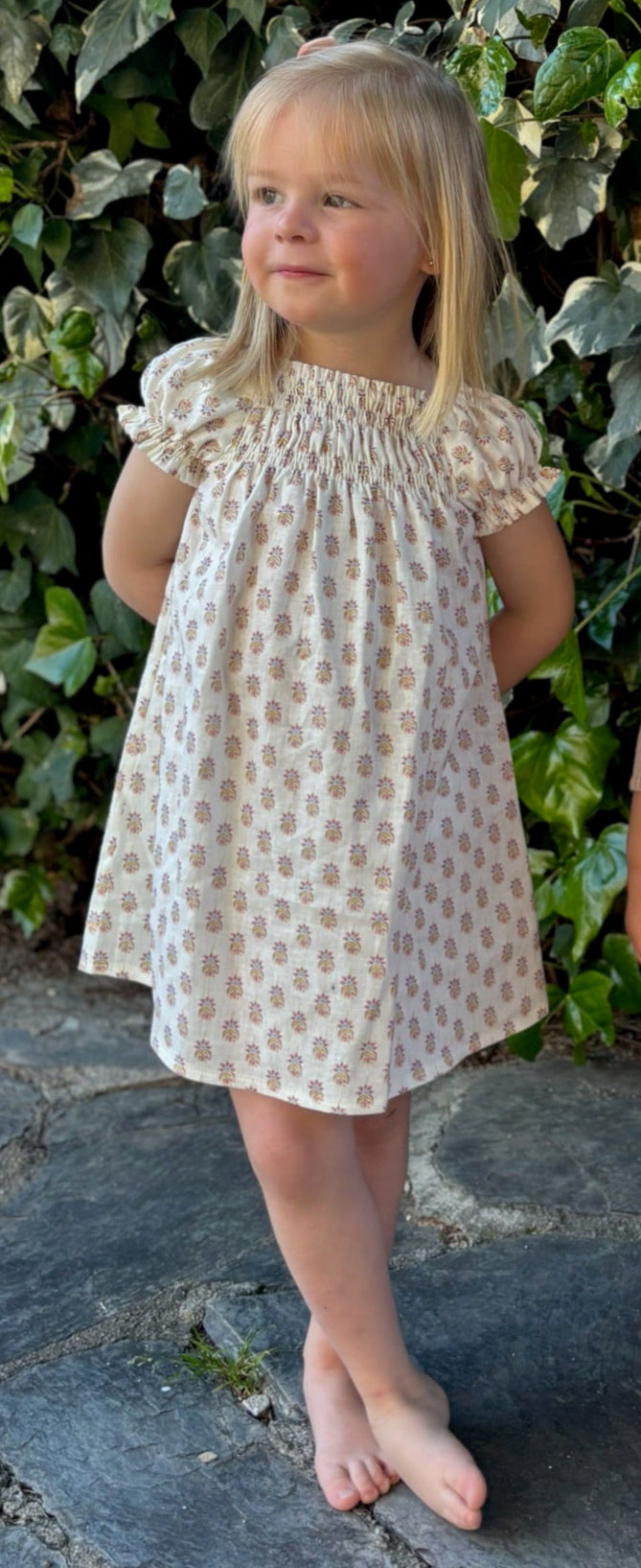 VESTIDO MARIE PIÑAS ROSAS