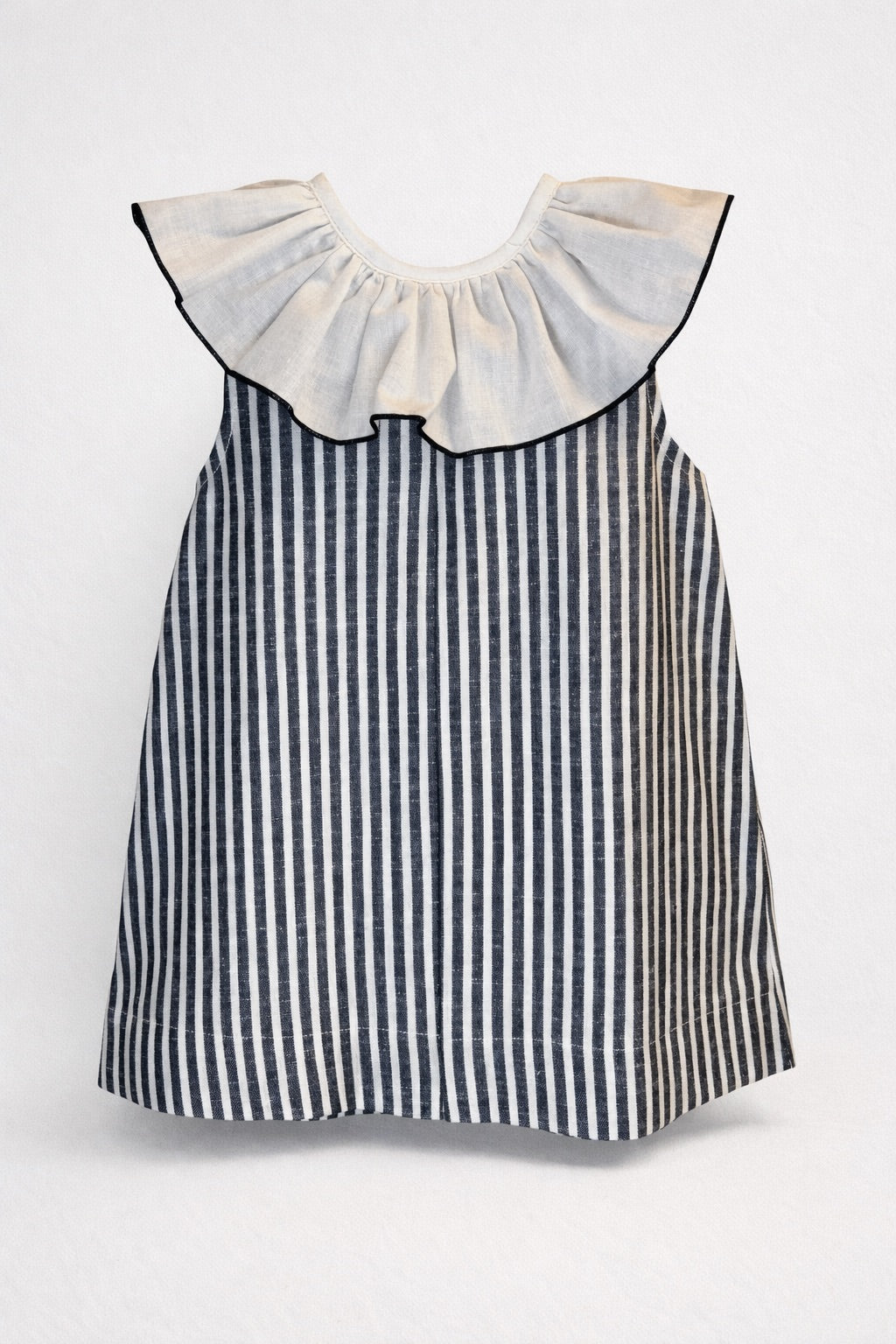 VESTIDO BABET LINO RAYA NEGRA VOLANTON SIN MANGAS