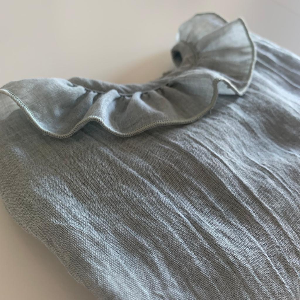 BLUSITA VOLANTE M/L GASA GRIS